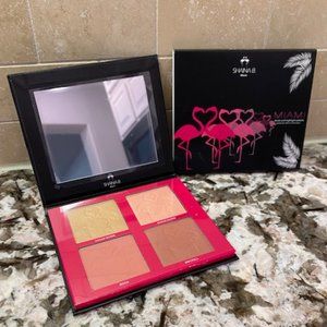 **NEW** Shaina B. Blush & Highlighter Mini Palette